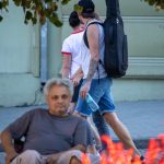 Тату портрет девушки с черепом на голове у парня на руке – Уличная татуировка 14.09.2020 – tatufoto.com 1
