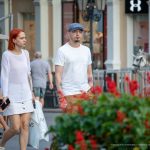 Тату роза и мазки красным на левой руке мужчины – 17.09.2020 – tatufoto.com 1