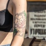 Тату роза и цветы на руке девушки -Уличная тату-street tattoo-21.09.2020-tatufoto.com 3