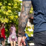 Тату рукав с виноградом на левой руке парня –Уличная татуировка (street tattoo)–22.09.2020–tatufoto.com 2