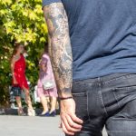 Тату рукав с виноградом на левой руке парня –Уличная татуировка (street tattoo)–22.09.2020–tatufoto.com 4