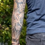 Тату рукав с виноградом на левой руке парня –Уличная татуировка (street tattoo)–22.09.2020–tatufoto.com 7