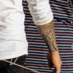 Тату с ветром и узорами в восточном стиле на правой руке парня – Уличная татуировка (street tattoo)-29.09.2020-tatufoto.com впрапора