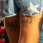 Тату с двумя бантиками под попой у девушки --Уличная тату-street tattoo-21.09.2020-tatufoto.com 8