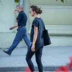 Тату с китом на левом плече девушки – 17.09.2020 – tatufoto.com 10