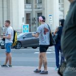 Тату с колючей проволокой – надписями – датами и паутиной на ноге парня - Уличная татуировка 14.09.2020 – tatufoto.com 1