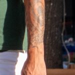 Тату с компасом на левой руке парня – Уличная татуировка 14.09.2020 – tatufoto.com 2