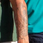 Тату с компасом на левой руке парня – Уличная татуировка 14.09.2020 – tatufoto.com 3