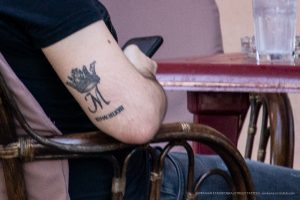 Тату с короной и буквой М на руке мужчины -Уличная тату-street tattoo-21.09.2020-tatufoto.com 3