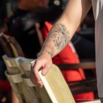 Тату с космонавтом в скафандре на руке парня –Уличная татуировка (street tattoo)–22.09.2020–tatufoto.com 6