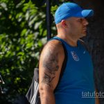 Тату с мордой Пита на правом плече мужчины – Уличная татуировка 14.09.2020 – tatufoto.com 6