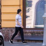 Тату с перьями на правом плече парня - Уличная татуировка 14.09.2020 – tatufoto.com 1