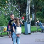 Фото тату на руке мужчины: темный рисунок, племенной стиль, рукав. Идеи для тату и вдохновение от tatufoto.com.