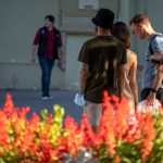 Тату с портретом девушки на левой руке у молодого парня – Уличная татуировка 14.09.2020 – tatufoto.com 9