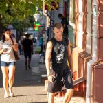 Тату с тигром и цветами на руке и плече мужчины – 17.09.2020 – tatufoto.com 1