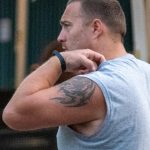 Тату с трайбл узорами на левом плече мужчины – 17.09.2020 – tatufoto.com 2