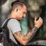 Тату с черепом животного и лесом на правой руке парня – 17.09.2020 – tatufoto.com 5