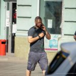Тату самурай в доспехах на фоне солнца на руке парня – 17.09.2020 – tatufoto.com 1