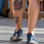 Тату сердце и надпись MOTHER на ноге парня –Уличная татуировка (street tattoo)–22.09.2020–tatufoto.com 112