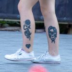 Тату сердце с цветком змеей и портретом девушки на ноге– 17.09.2020 – tatufoto.com 4