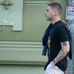 Тату скульптура – ворон и парусник внизу ноги парня – 17.09.2020 – tatufoto.com 8