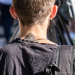 Тату трикветр на шее сзади у парня -Уличная тату-street tattoo-21.09.2020-tatufoto.com 1