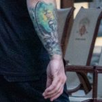 Тату уличный фонарь и портрет на руке парня --Уличная тату-street tattoo-21.09.2020-tatufoto.com 5