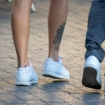 Тату череп и рога внизу ноги девушки – Уличная татуировка (street tattoo)-29.09.2020-tatufoto.com 2