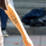 Тату череп на руке подростка –Уличная татуировка (street tattoo)–22.09.2020–tatufoto.com 1