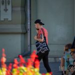 Татуировка с лицом статуи мыслителя на руке парня - Уличная татуировка 14.09.2020 – tatufoto.com 3