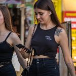 Татуировка с цветком на ключице слева у молодой девушки – Уличная татуировка 14.09.2020 – tatufoto.com 4