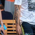 Трайбл узоры в татуировке на правой руке мужчины – 17.09.2020 – tatufoto.com 4