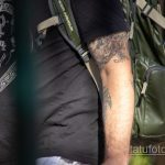Тюремные тату на теле мужчины – кандалы и надписи - Уличная татуировка 14.09.2020 – tatufoto.com 4