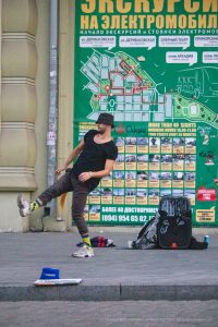 Фото би-боев которые выступают на улице Дерибасовская в Одессе --Уличная тату-street tattoo-21.09.2020-tatufoto.com 60