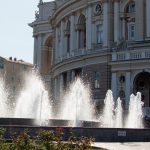 Фото людей у фонтана около Оперного – 17.09.2020 – tatufoto.com 8