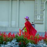 Фото мужчины в костюме героя с плащом и мечем – щитом с украинским гербом – Уличная татуировка 14.09.2020 – tatufoto.com 7