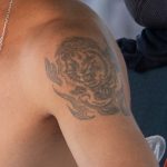 Фото неудачной тату (партака) с тигром на левом плече тракториста – 17.09.2020 – tatufoto.com 4