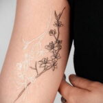 Фото пример белой татуировки 24.09.2020 №006 -white tattoo- tatufoto.com