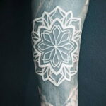 Фото пример белой татуировки 24.09.2020 №019 -white tattoo- tatufoto.com