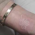 Фото пример белой татуировки 24.09.2020 №043 -white tattoo- tatufoto.com