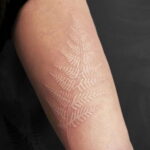 Фото пример белой татуировки 24.09.2020 №045 -white tattoo- tatufoto.com
