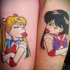 Фото парных татуировок на предплечьях: яркие изображения Sailor Moon и Tuxedo Mask в стиле аниме. Идеально для поклонников аниме.