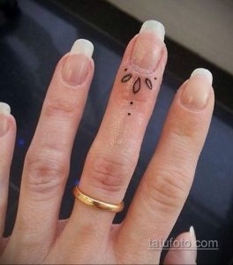 Фото пример татуировки на пальце 05.09.2020 №001 -fingertip tattoo- tatufoto.com