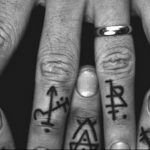 Фото пример татуировки на пальце 05.09.2020 №003 -fingertip tattoo- tatufoto.com