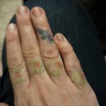 Фото пример татуировки на пальце 05.09.2020 №005 -fingertip tattoo- tatufoto.com