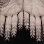 Фото пример татуировки на пальце 05.09.2020 №013 -fingertip tattoo- tatufoto.com