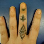 Фото пример татуировки на пальце 05.09.2020 №024 -fingertip tattoo- tatufoto.com