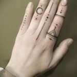 Фото пример татуировки на пальце 05.09.2020 №055 -fingertip tattoo- tatufoto.com