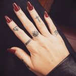 Фото пример татуировки на пальце 05.09.2020 №056 -fingertip tattoo- tatufoto.com
