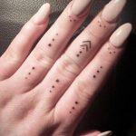 Фото пример татуировки на пальце 05.09.2020 №063 -fingertip tattoo- tatufoto.com